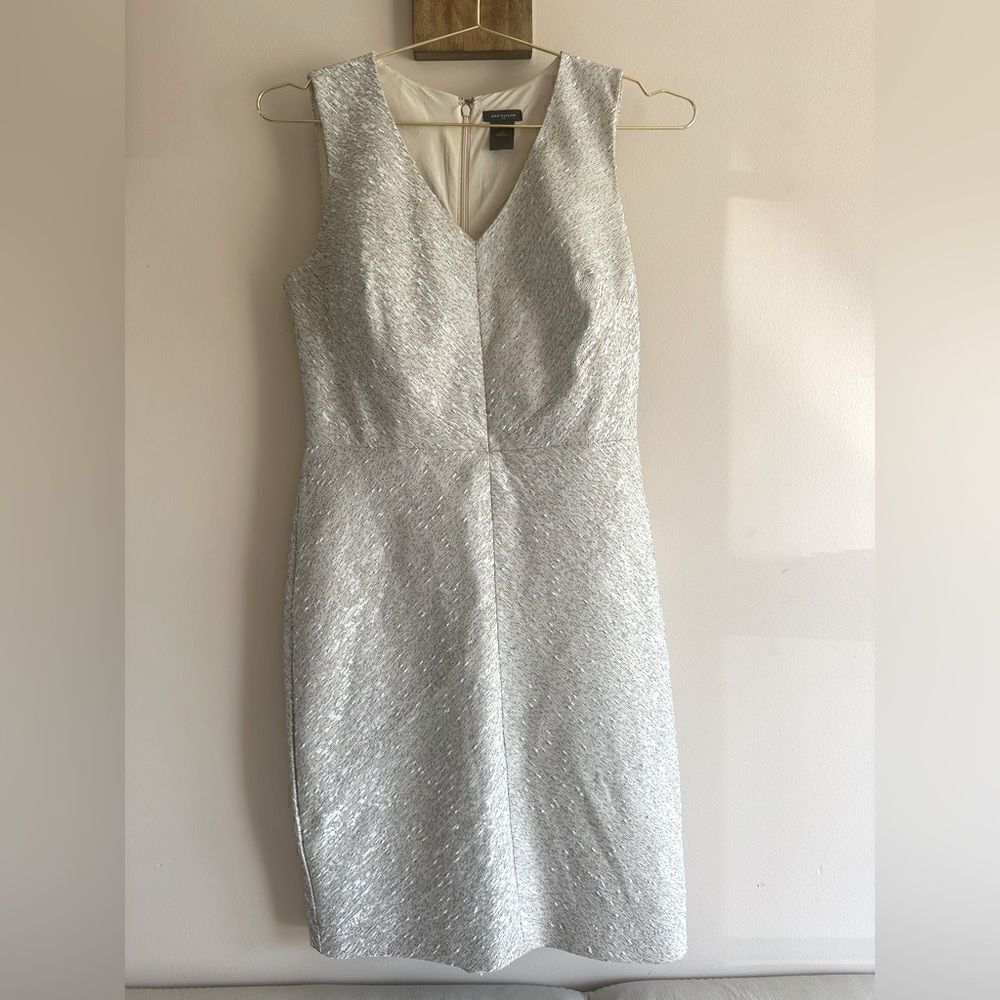 Ann Taylor Beige Tweed V-Neck Sheath Sleeveless Dress || size 4
